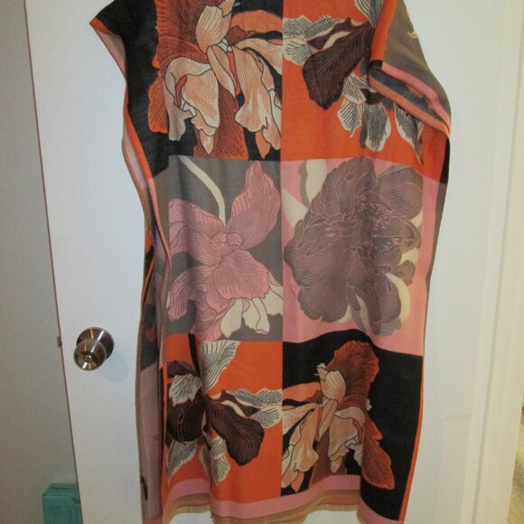 SAACHI Floral Reversible Scarf - Picture 6 of 9